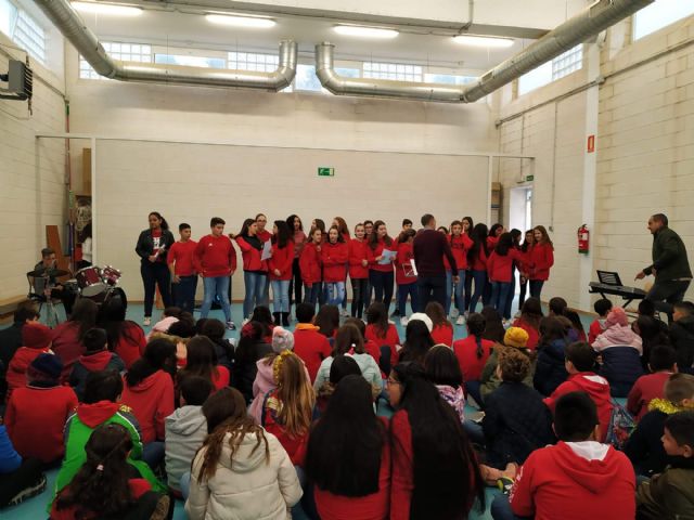 Los alumnos del Coro y la Banda de Msica del IES Juan de la Cierva y Codornu ofrecieron varios conciertos de Navidad - 8