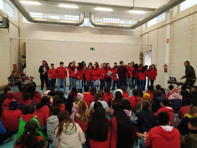 Los alumnos del Coro y la Banda de Msica del IES Juan de la Cierva y Codornu ofrecieron varios conciertos de Navidad - 8