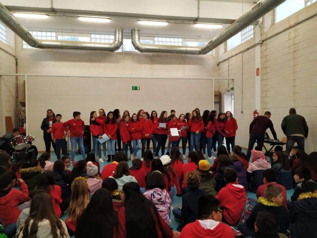 Los alumnos del Coro y la Banda de Msica del IES Juan de la Cierva y Codornu ofrecieron varios conciertos de Navidad - 9