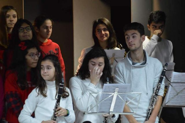 Los alumnos del Coro y la Banda de Msica del IES Juan de la Cierva y Codornu ofrecieron varios conciertos de Navidad - 15