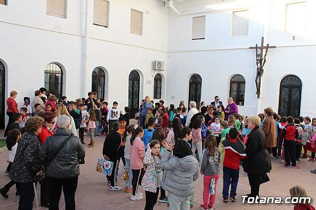 Bendicin del nuevo Cristo en el patio del Convento de los Padres Capuchinos - 10