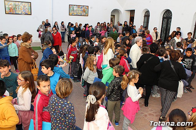 Bendicin del nuevo Cristo en el patio del Convento de los Padres Capuchinos - 12