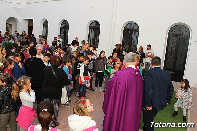 Bendicin del nuevo Cristo en el patio del Convento de los Padres Capuchinos - 13
