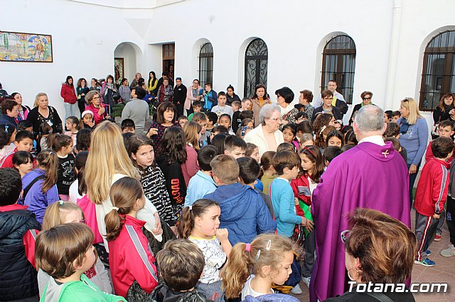 Bendicin del nuevo Cristo en el patio del Convento de los Padres Capuchinos - 16