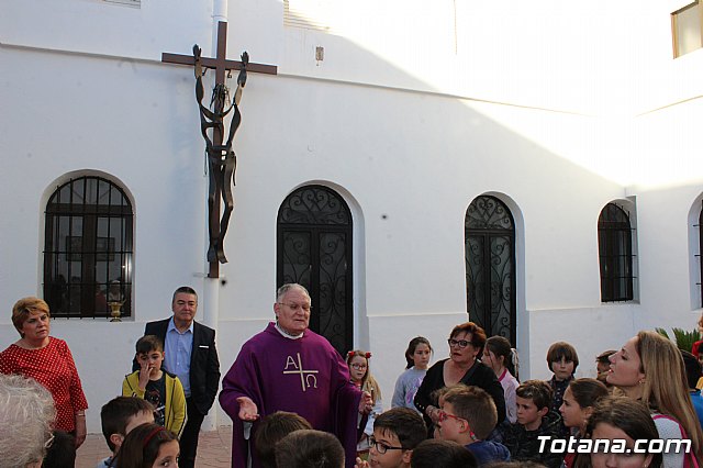 Bendicin del nuevo Cristo en el patio del Convento de los Padres Capuchinos - 17