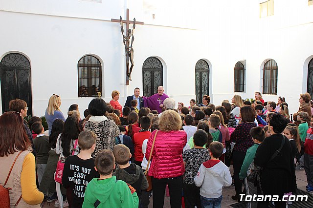 Bendicin del nuevo Cristo en el patio del Convento de los Padres Capuchinos - 21