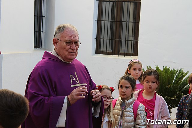 Bendicin del nuevo Cristo en el patio del Convento de los Padres Capuchinos - 26