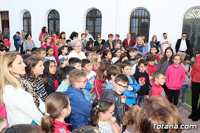 Bendicin del nuevo Cristo en el patio del Convento de los Padres Capuchinos - 27