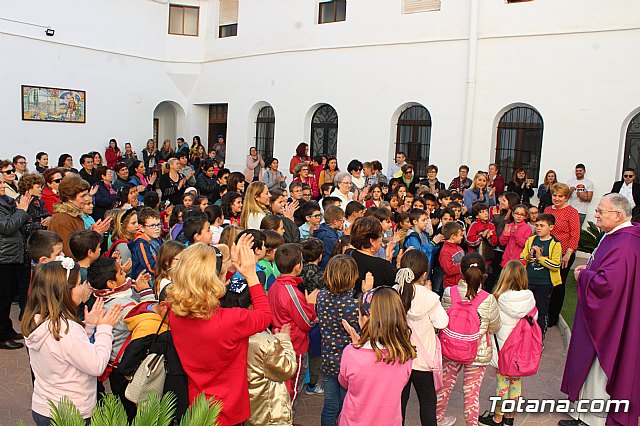 Bendicin del nuevo Cristo en el patio del Convento de los Padres Capuchinos - 29