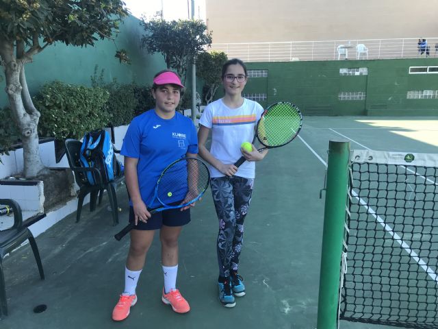 Javier Lpez y Eva Martinez, de la escuela de tenis Kuore de Totana,  campeones en las categoras Alevn masculino y femenino en el torneo Regional Iniciatenis - 2
