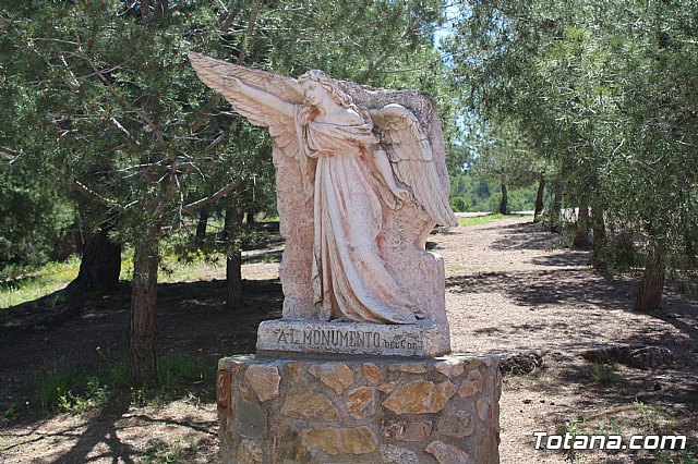 Unos vndalos destrozan una estacin del Va Crucis de La Santa - 1