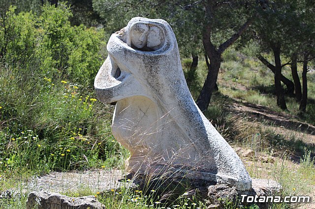 Unos vndalos destrozan una estacin del Va Crucis de La Santa - 12