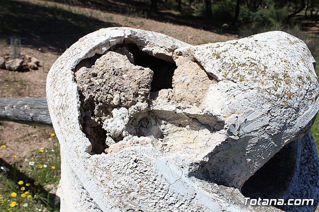 Unos vndalos destrozan una estacin del Va Crucis de La Santa - 13