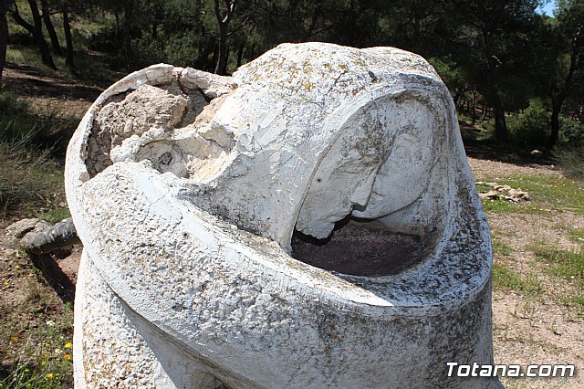 Unos vndalos destrozan una estacin del Va Crucis de La Santa - 14