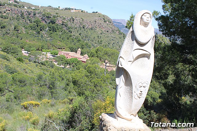 Unos vndalos destrozan una estacin del Va Crucis de La Santa - 18