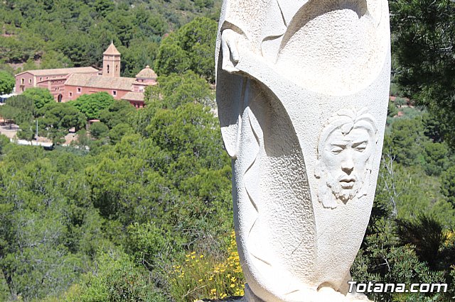 Unos vndalos destrozan una estacin del Va Crucis de La Santa - 20
