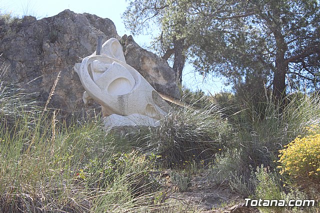 Unos vndalos destrozan una estacin del Va Crucis de La Santa - 21