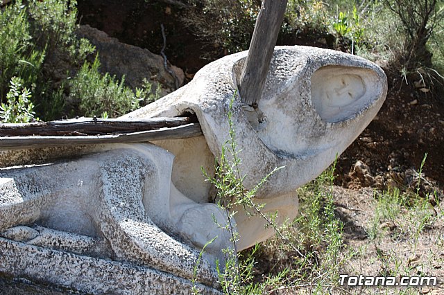 Unos vndalos destrozan una estacin del Va Crucis de La Santa - 30