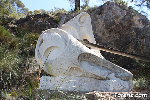 Unos vndalos destrozan una estacin del Va Crucis de La Santa - 22