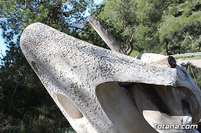 Unos vndalos destrozan una estacin del Va Crucis de La Santa - 24