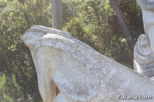 Unos vndalos destrozan una estacin del Va Crucis de La Santa - 27