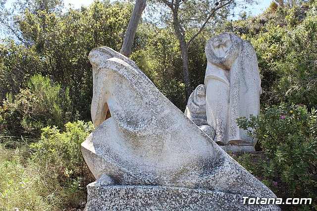 Unos vndalos destrozan una estacin del Va Crucis de La Santa - 28