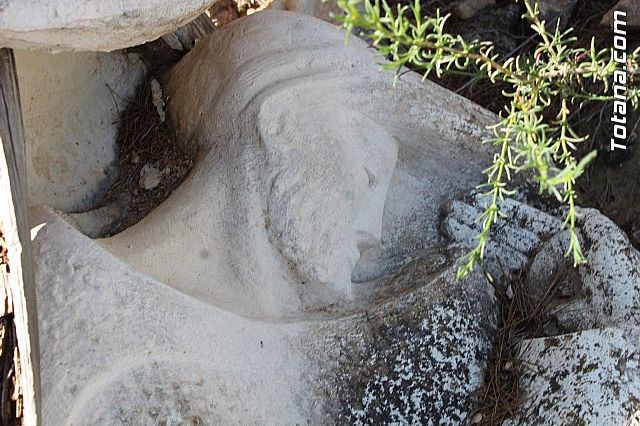 Unos vndalos destrozan una estacin del Va Crucis de La Santa - 32