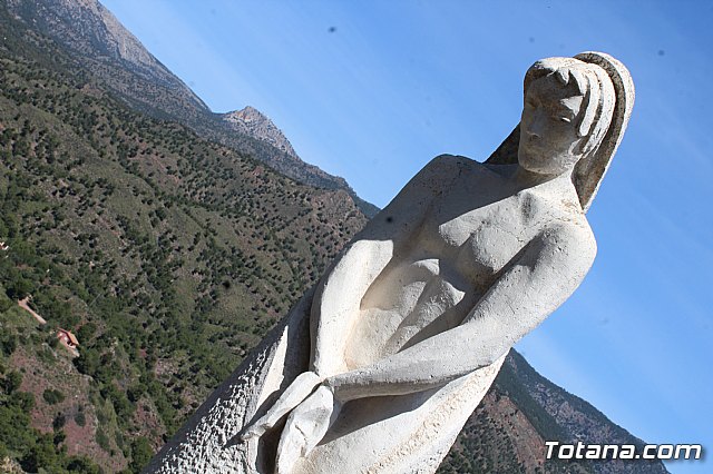 Unos vndalos destrozan una estacin del Va Crucis de La Santa - 35