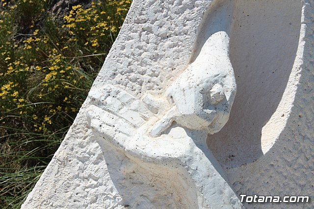 Unos vndalos destrozan una estacin del Va Crucis de La Santa - 37