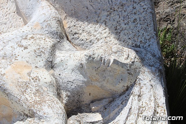 Unos vndalos destrozan una estacin del Va Crucis de La Santa - 39