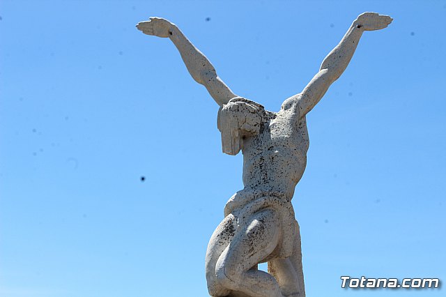 Unos vndalos destrozan una estacin del Va Crucis de La Santa - 42