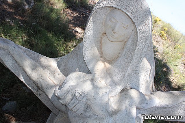 Unos vndalos destrozan una estacin del Va Crucis de La Santa - 46