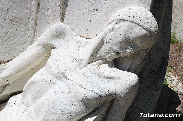 Unos vndalos destrozan una estacin del Va Crucis de La Santa - 54