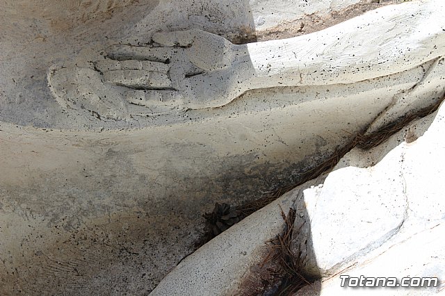 Unos vndalos destrozan una estacin del Va Crucis de La Santa - 55