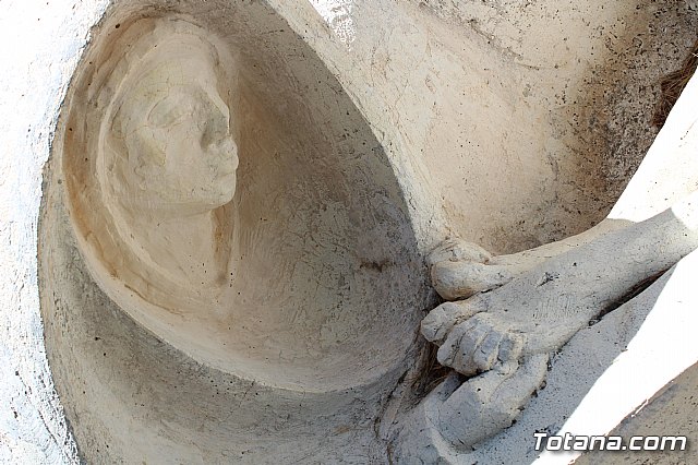 Unos vndalos destrozan una estacin del Va Crucis de La Santa - 56