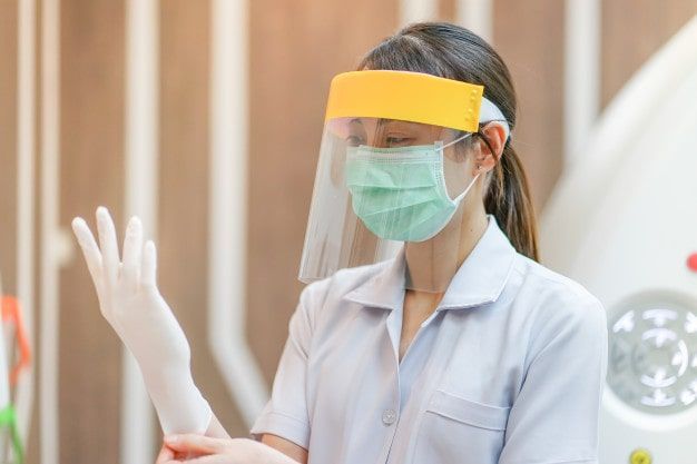 Las medidas de seguridad por la pandemia dificultan la labor de los dentistas - 1, Foto 1