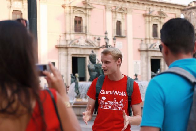 Las asociaciones de guías oficiales contra el modelo Free tour - 1, Foto 1