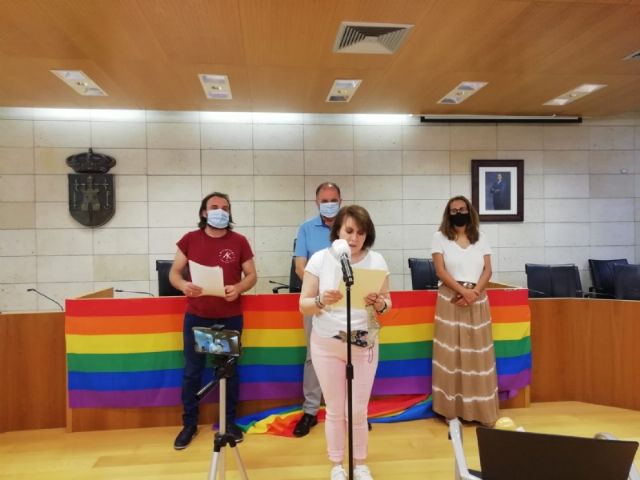 Entregan los premios del I Concurso de Poesa, Relato Breve y Cmic organizado por la Concejala de Igualdad con motivo del Da del Orgullo LGTBI - 5