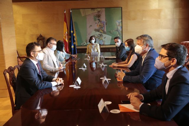 Carmen Calvo y Carolina Darias mantienen una reunión con una delegación de Ciudadanos - 1, Foto 1