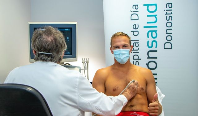 Johnny Dee, del Delteco GBC, realiza el reconocimiento médico en el Hospital de Día Quirónsalud Donostia - 1, Foto 1