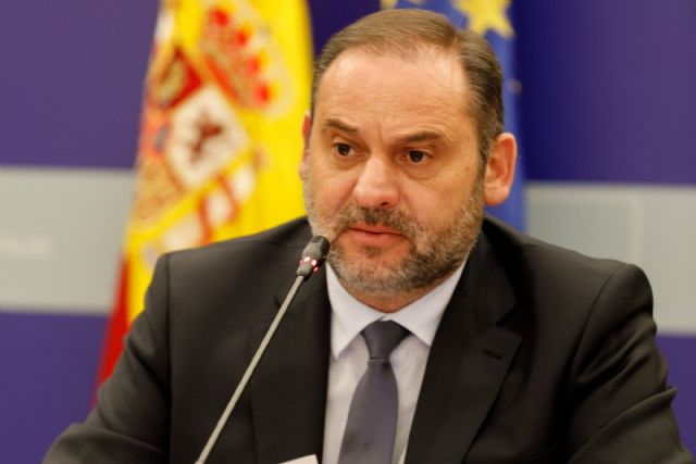 Ábalos asegura que la ampliación del aeropuerto permitirá incrementar su capacidad hasta 16 millones de pasajeros al año - 1, Foto 1