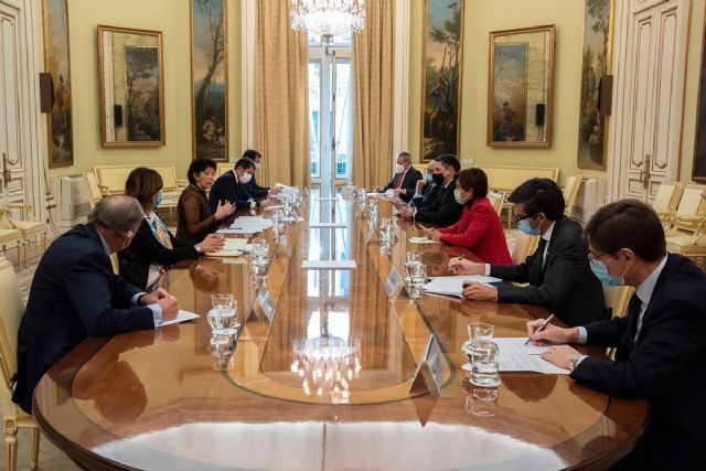 La ministra de Educación y Formación Profesional propone una alianza con el sector empresarial para impulsar la FP Dual - 1, Foto 1