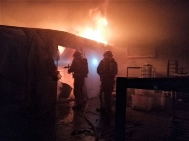 Incendio en una nave industrial de Lorca - 1, Foto 1