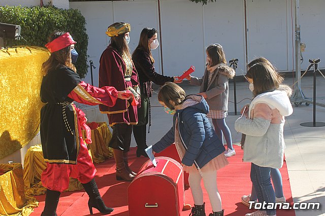 Ayuntamiento y Federacin de Peñas del Carnaval suscriben un convenio para la organizacin de la entrega de cartas a los Reyes Magos - 9