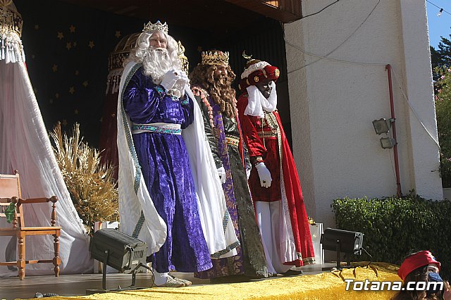 Ayuntamiento y Federacin de Peñas del Carnaval suscriben un convenio para la organizacin de la entrega de cartas a los Reyes Magos - 11