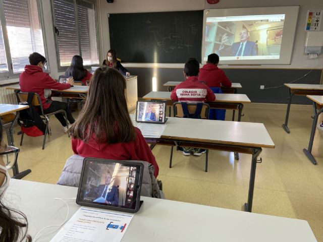 Miquel Roca, participa en el proyecto educativo: Tengo una pregunta para usted - 1