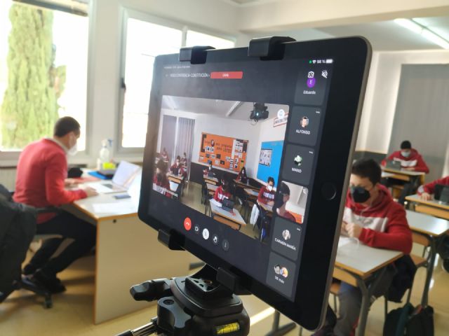 Miquel Roca, participa en el proyecto educativo: Tengo una pregunta para usted - 2