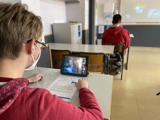 Miquel Roca, participa en el proyecto educativo: Tengo una pregunta para usted - 5