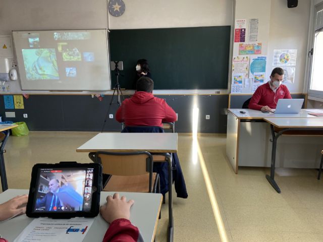 Miquel Roca, participa en el proyecto educativo: Tengo una pregunta para usted - 7