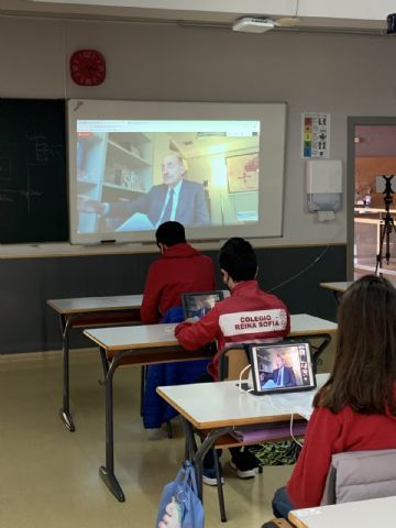 Miquel Roca, participa en el proyecto educativo: Tengo una pregunta para usted - 10